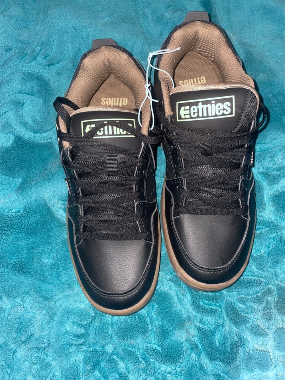 Etnies Black and Brown Low-Top Skate Sneakers